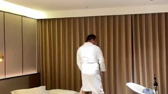 同事每次出差证明是独自居住，特意拍个视频发给老婆以证清白，让她好放心，妻子：总感觉哪里不对劲