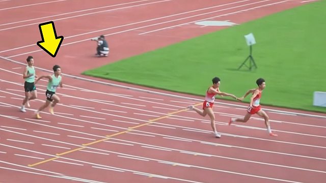太燃了！接力前三棒落后5米，13岁中国飞人狂飙上演最刺激逆袭