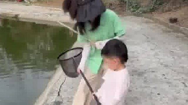 一个普通的周末，徐先生带着老婆和儿子一起去钓鱼