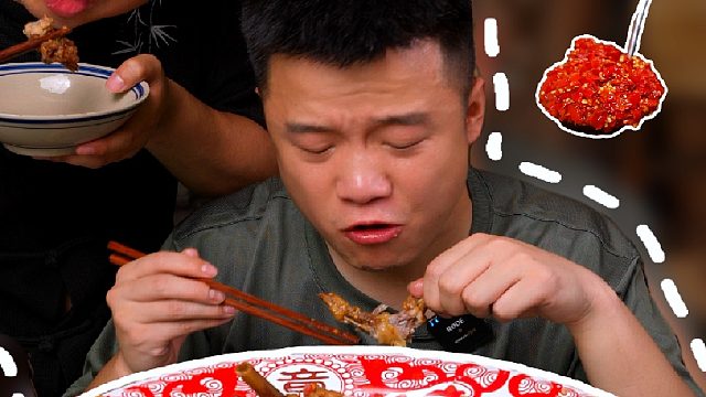 没想到这鸡爪鸡腿中间的鸡拐配点辣椒做出来还挺好吃。