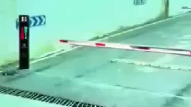 小心！小区门禁新规，千万别跟车出库！