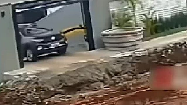 这是第二天酒还没醒呢