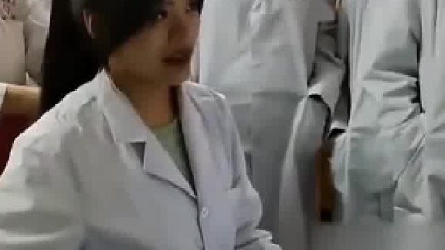 女子练习做B超，结果下一秒就暴露了  ​