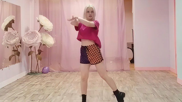俄罗斯姑娘才艺表演23.11.15_咪咪(索尼娅)00