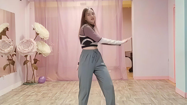 俄罗斯姑娘才艺表演23.11.15_玛莎00