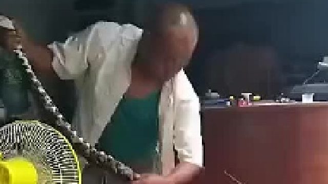 猜一猜！封存在玻璃坛一整年，开盖会是什么景象？
