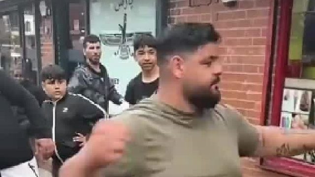 外国壮汉一拳，差点打爆测力器