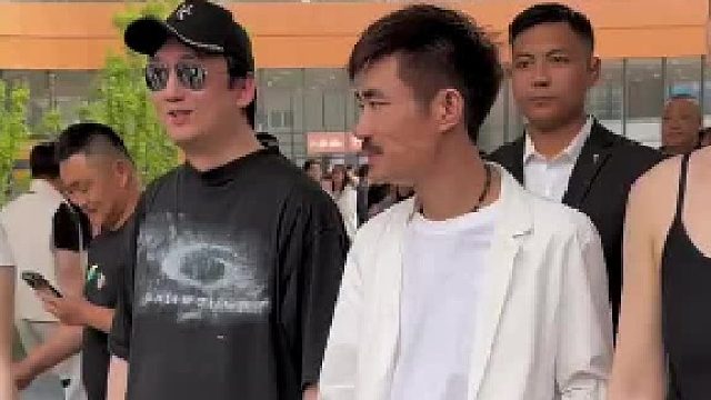王思聪老师牙黄了，去洗洗牙
