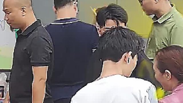 在广东不要小瞧每个睡衣拖鞋的人