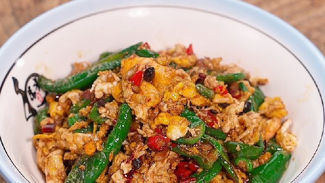 家里有鸡蛋和辣椒的你就和我这样做，香辣又下饭