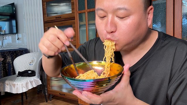 简单吃顿螺蛳粉