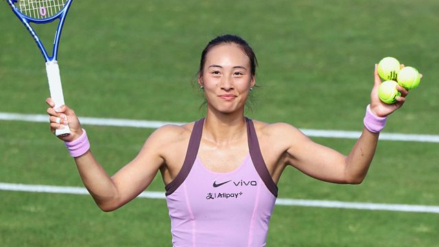 开门红！郑钦文彻底爆发上演疯狂碾压，无解发球快如闪电