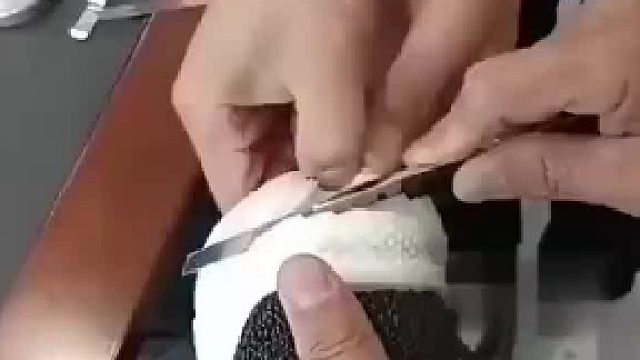 男子专收人工智能科技鞋子只要鞋底还在就能半价更换新鞋​