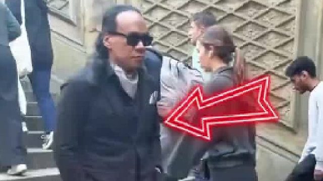 现实版‘异能’：男子轻松拉起女子上楼梯他让全世界的人都在退着走