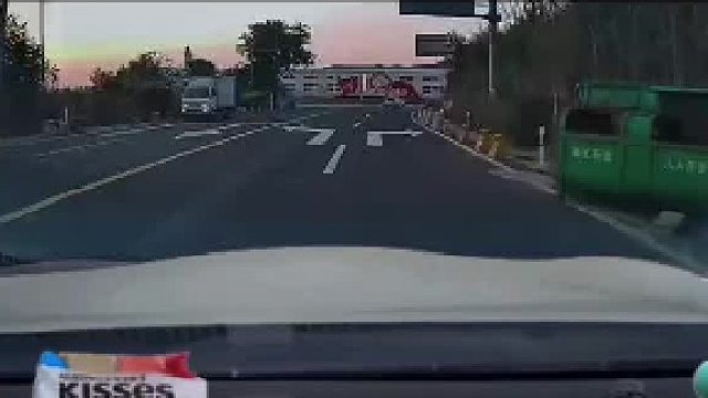 不是我跟着箭头撞上也是他的责任吧！