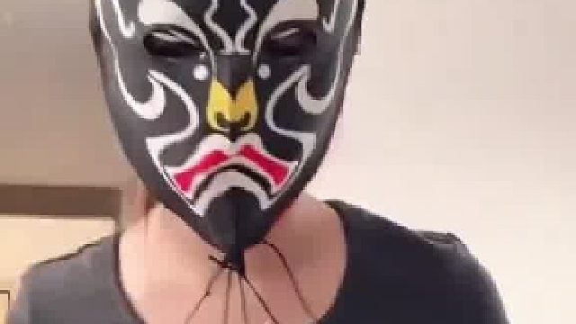 展示变脸效果，没穿戏服一目了然，原来这是变脸奥秘！