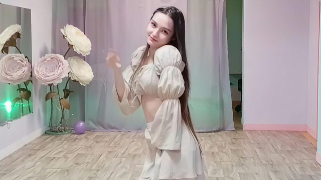 俄罗斯姑娘才艺表演23.11.18_空军(阿妮亚)00