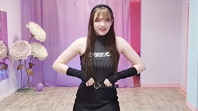 俄罗斯姑娘才艺表演23.11.18_铁锤(安吉丽娜)00