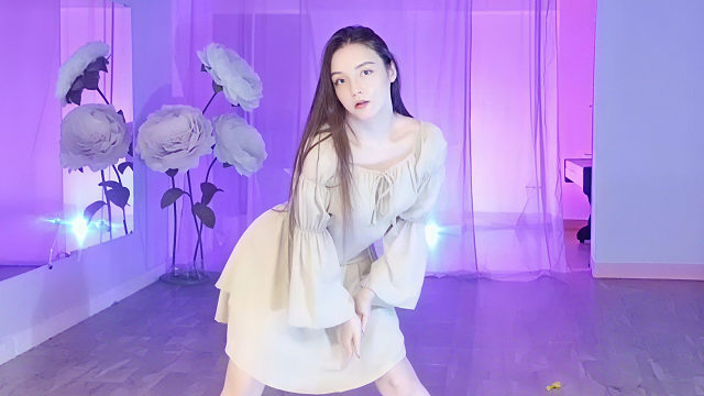 俄罗斯姑娘才艺表演23.11.18_空军(阿妮亚)02
