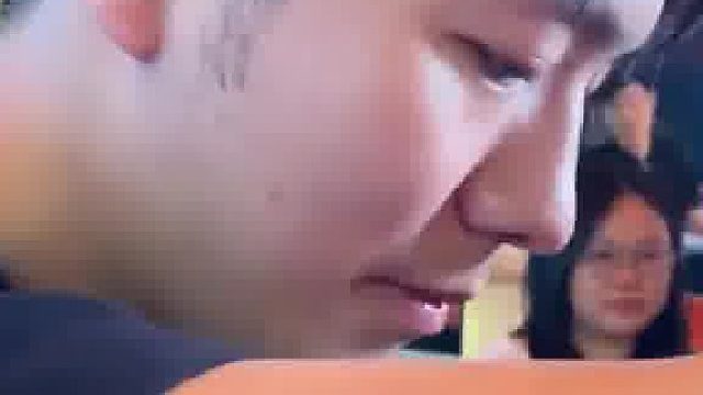网友毕业后旅游发现特殊美食，活龙虾直接做饼38一个灵魂发问：这不是把龙虾屎也压进去了吗  ​