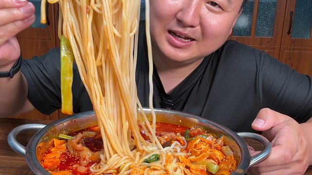 简单吃个螺蛳粉