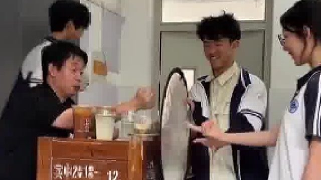 猜拳喝奶茶，老师的运气其实很好可惜有内鬼