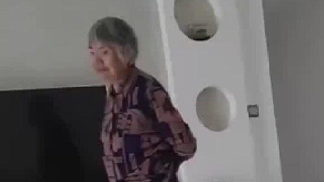 父母分到3套房和25万元，将两套房和15万分给儿子，女儿生气十年没有联系父母