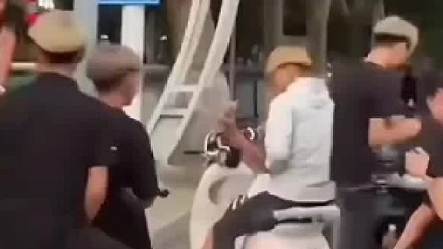 不是所有的黄毛都是坏人，为河南小伙点赞