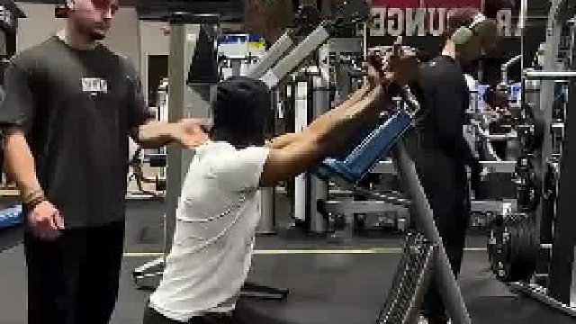 这个健身房有正常人吗​