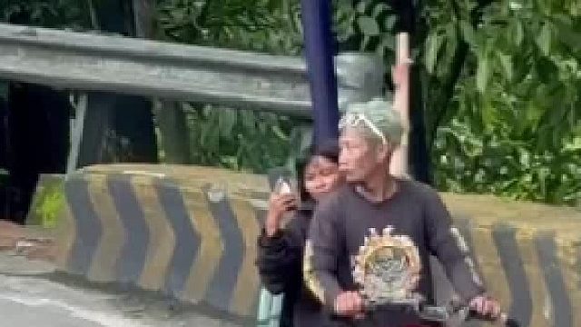 摩托车大神的刹车亮了