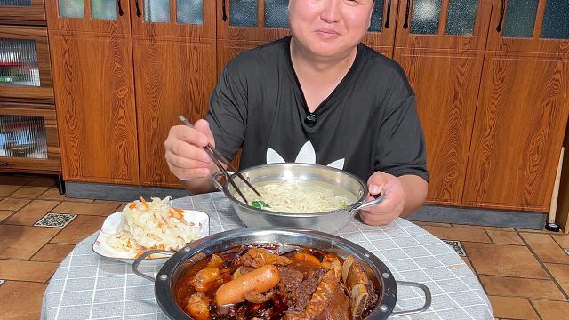 简单吃个牛肉板面