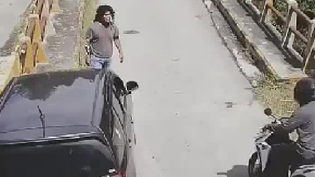 这种情况谁先开枪谁就赢了