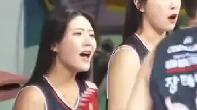场边拉拉队，对于外籍运动员的“惊叹”