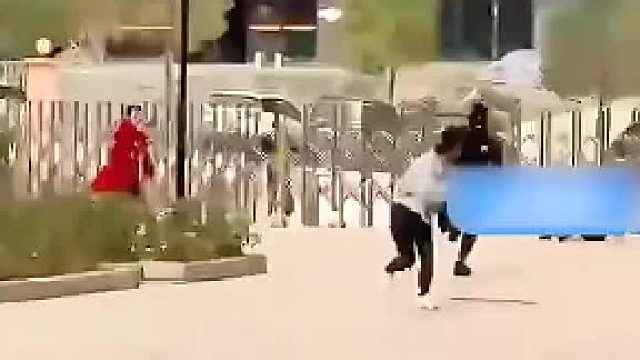 防暴演习相当成功，瞬间暴露老师和保安实力，现场视频被曝光