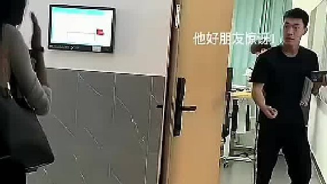 异地恋女友突然出现在教室门口
