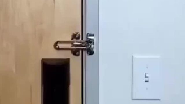 这就是为什么一定要把下面的锁扣住！