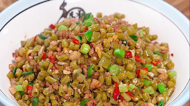 以后不要再点外卖了，跟我在家做一道酸豆角炒肉沫，酸辣开胃又下饭