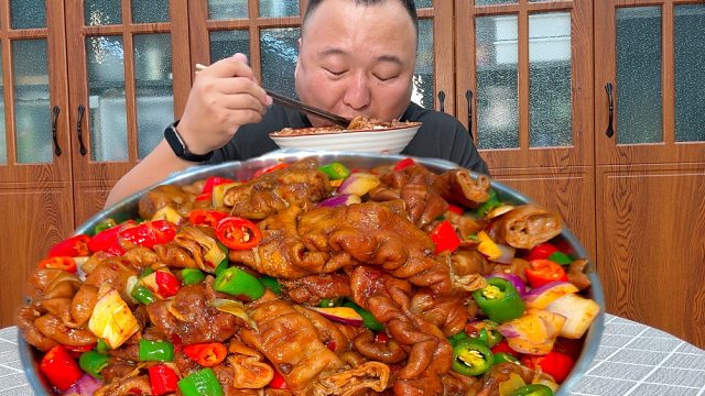 岳父送来点肥肠，阿强做溜肥肠，软糯Q弹，辣爽过瘾！