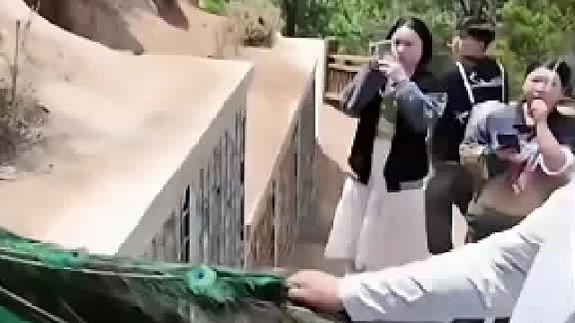 看见穿的衣服我释怀了