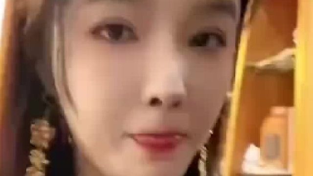 美女年轻玩的太狠，现在只能这样有点看不下去