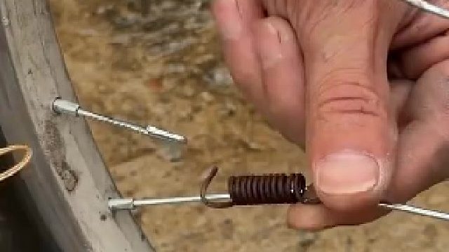 辐条起的是支撑作用，不是减震作用，换成弹簧真的有用吗？​