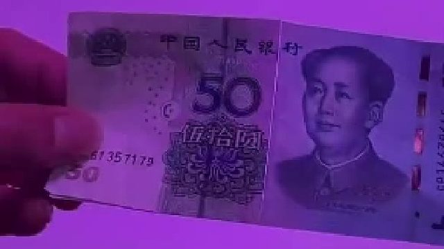 男子摆摊卖肉收了张60块钱，事后整理钱才发现猫腻