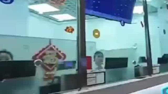 博主在机场想换点美金，打听完汇率瞬间告辞，网友：这个无本生意确实不错