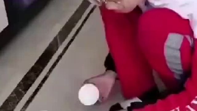 男孩跟猫比速度对方慢放，猫：考虑几秒是对你的尊重