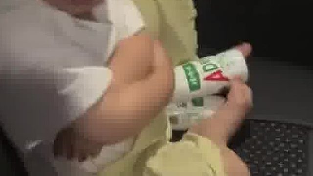 女子吐槽丈夫一点没信任，不让在车上吃东西
