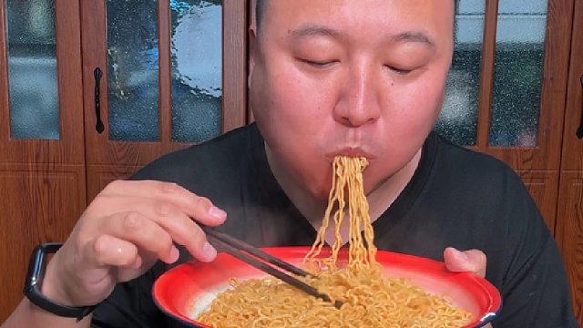 不知道该吃啥，简单来个泡面吧