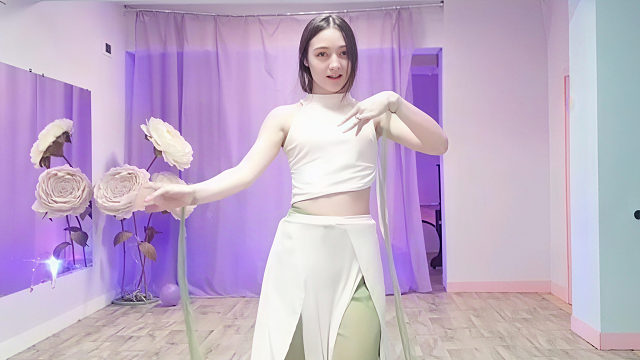俄罗斯姑娘才艺表演23.11.24_空军(阿妮亚)16