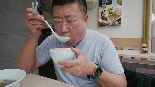 美食打卡南京回味鸭血粉丝
