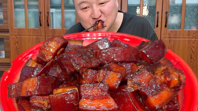 岳父送来点五花肉，阿强做红烧肉，配米饭绝了