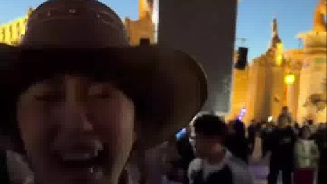 你好，可以抱一下我媳妇吗
